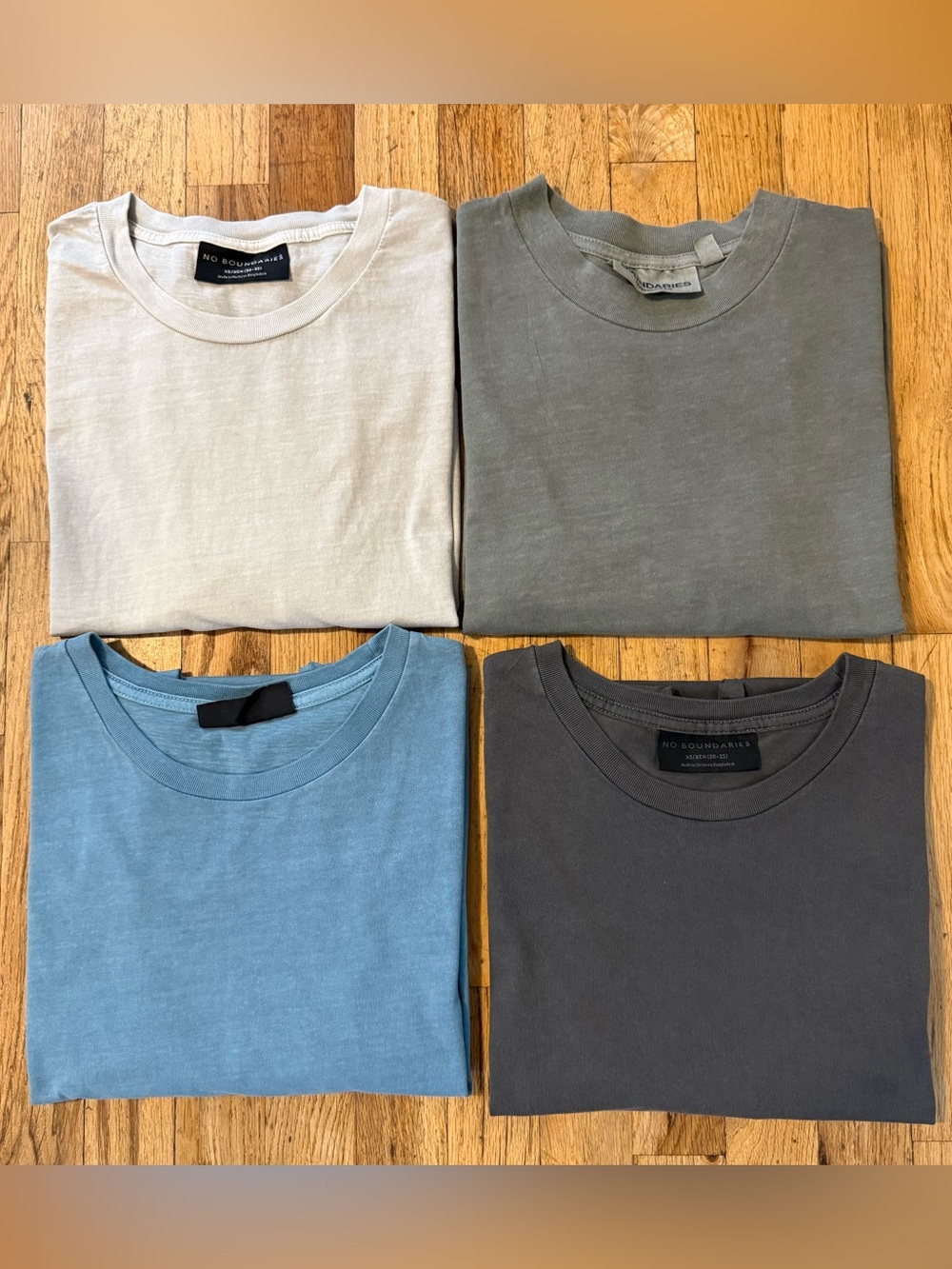 4 No Boundaries Men’s T-shirts size XS
All 4 Shirts are 100 percent cotton